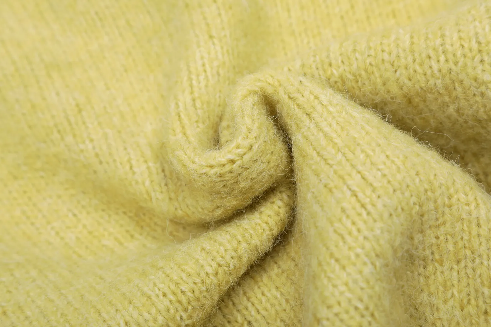 VIVI138# vivienne west wood 25th spring new model, three-color yarn wool splicing embroidered chapter design round neck 🧩 5.5-count custom-woven and dyed tunic hair, definitely not the spandex imitation wool on the market 🧩100% restoration of heavy-duty weaving method loose cuffs restored original pattern 🧩high embroidery density single chapter embroidery 20,000 stitches 🧩100% chemically tested custom-woven and dyed wool, 0 color difference. Size: 1 yard (90-110 pounds) 2 yards (110-130 pounds) 3 yards (130-150 pounds) Color: gray yellow